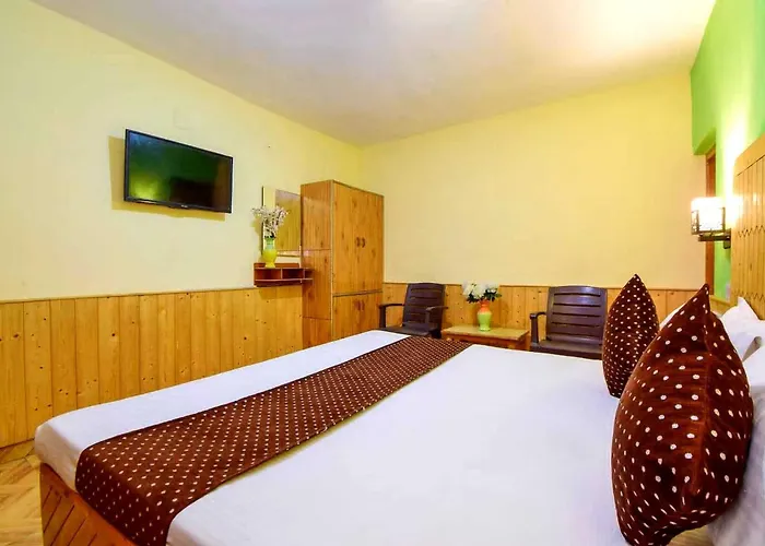 Oyo Flagship 82405 Cochin Villa Manali 