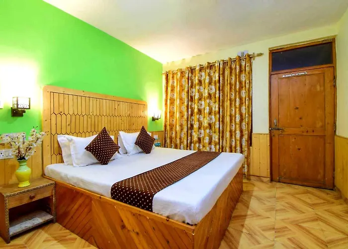 Oyo Flagship 82405 Cochin Villa Manali 
